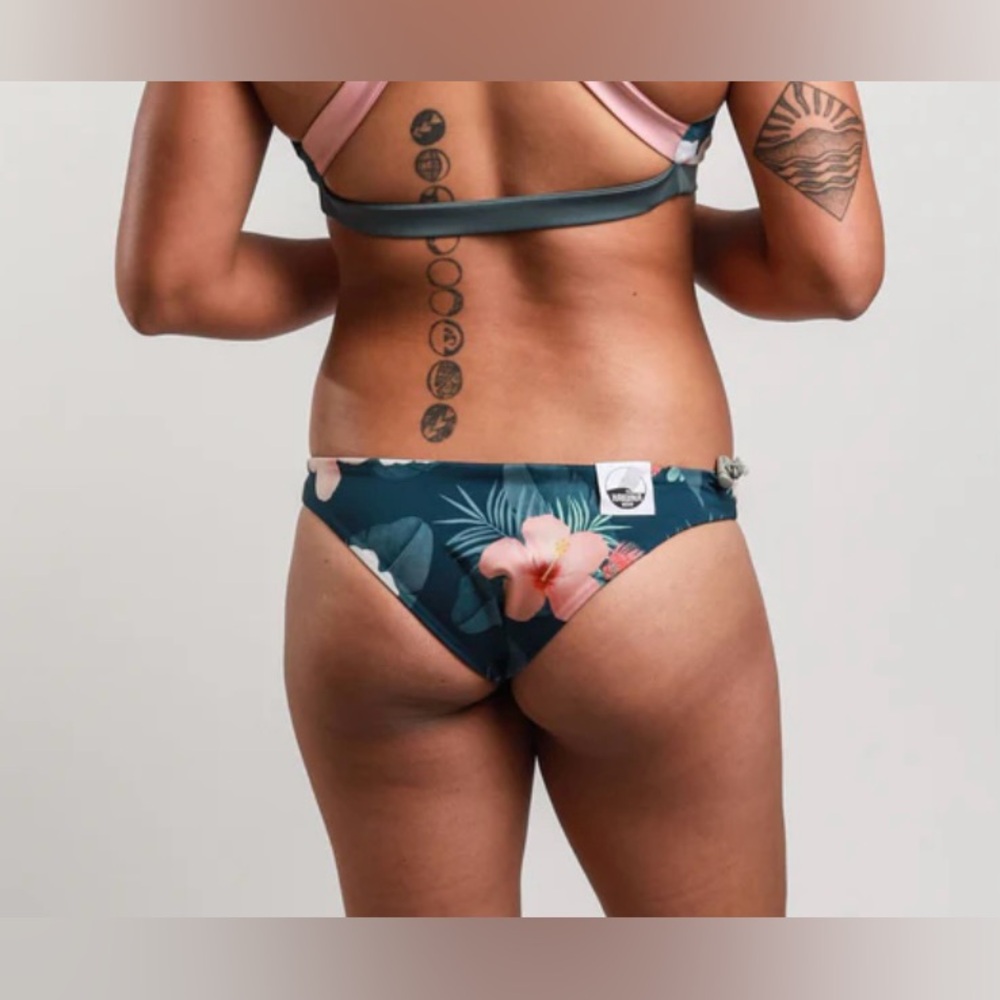 NWT Hakuna Miho Reversible Athletic Bikini Bottom | Large